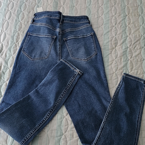 Old rockstar high-rise jeans size 2 - Picture 2 of 3